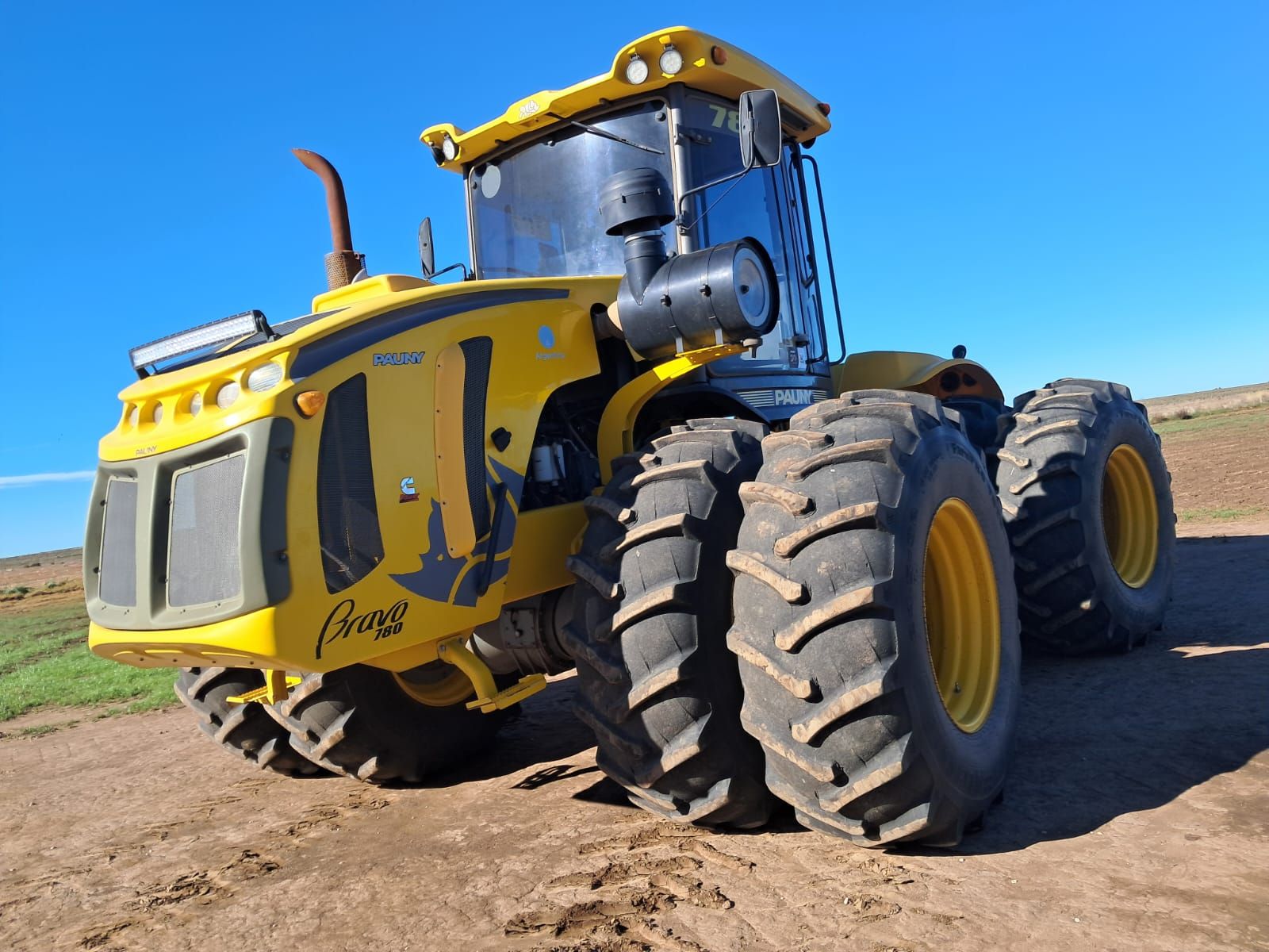 ENTREGA TRACTOR PAUNY BRAVO 780