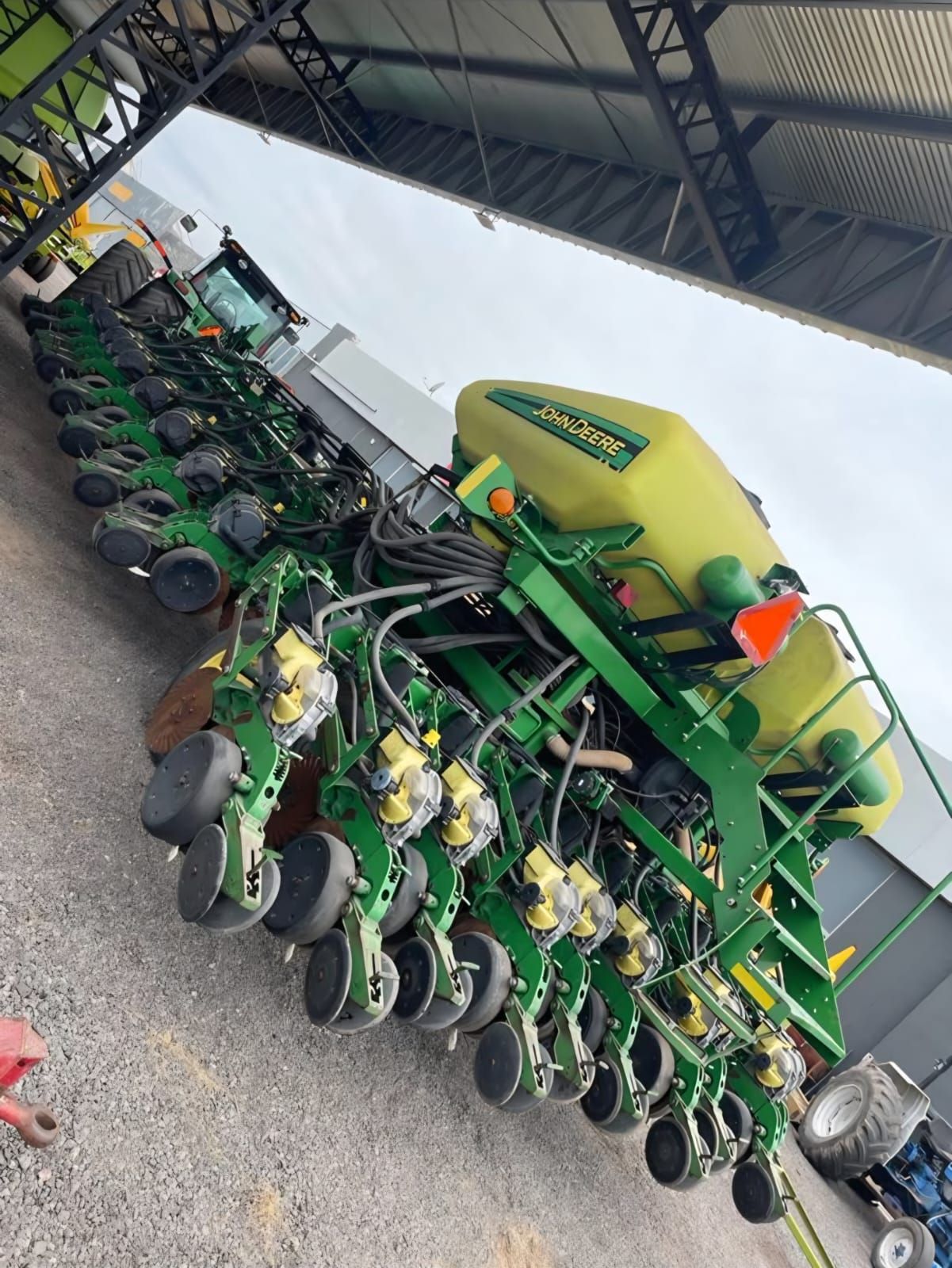 VARIOS JOHN DEERE DB66