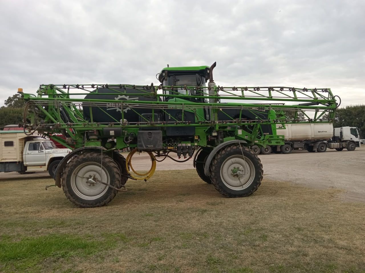 VARIOS PULVERIZADORA AUTOPROPULSADA METALFOR 7035